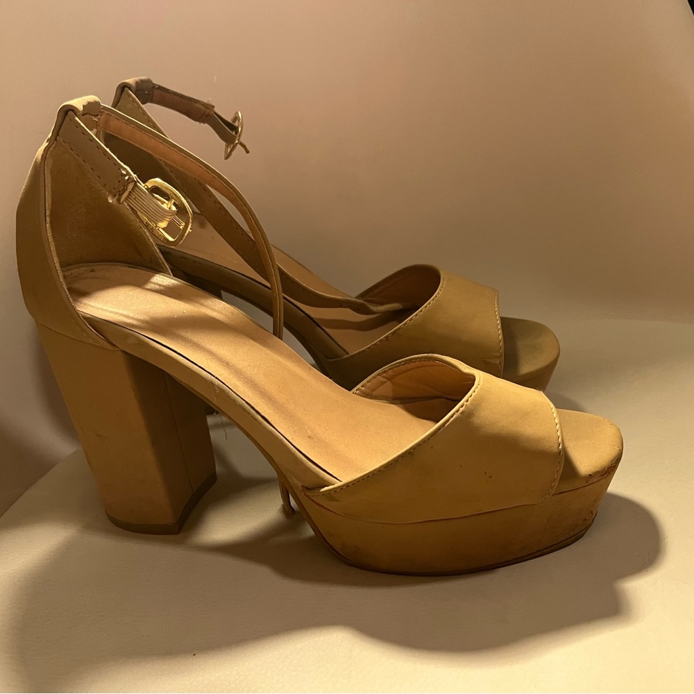 Windsor nude heels size 7